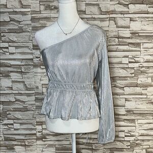 TULLEA Medium Silver One-Shoulder Women's Top